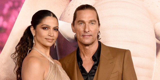 camila alves matthew mcconaughey red carpet