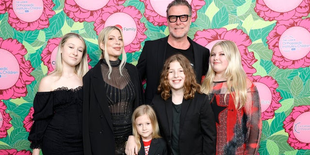 Stella Spelling, Tori Spelling, Beau Spelling, Dean McDermott, Finn Spelling, and Hattie Spelling