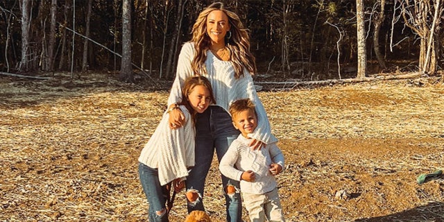 Jana Kramer with her kids