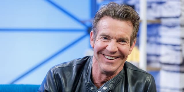 dennis quaid smiling