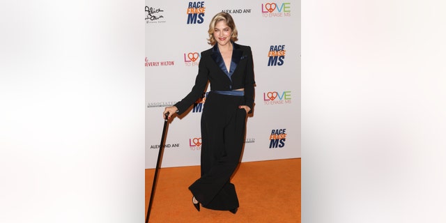 Selma Blair poses with her cane on the red carpet