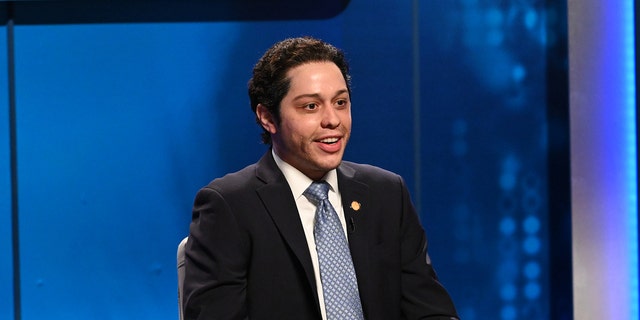 Pete Davidson on SNL as Gov. Cuomo