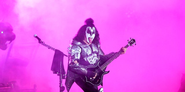 Gene Simmons performed in Brazil with his legendary band but announced he had to take a breather in the middle of the concert.