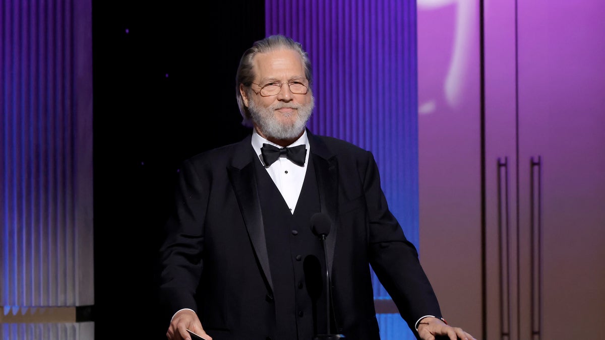 Jeff Bridges at a podium in a tuxedo.