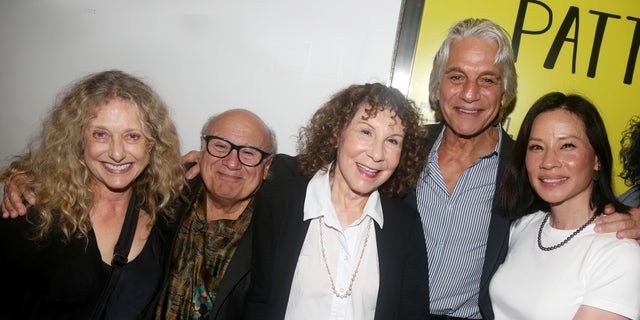 Taxi cast Carol Kane, Danny DeVito, Rhea Perlman and Tony Danza with Lucy Liu