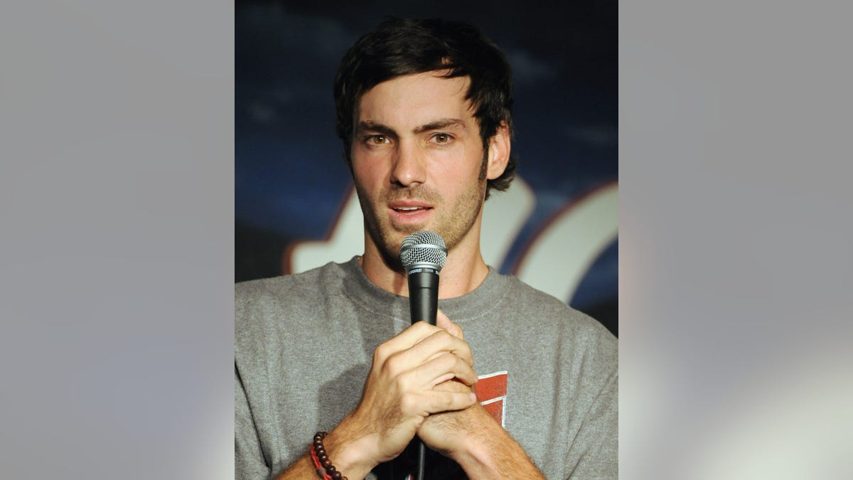 Jeff Dye performing