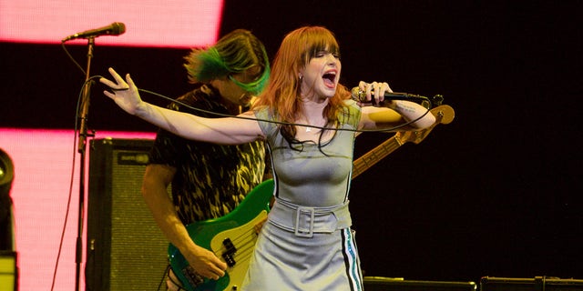 Hayley Williams singing