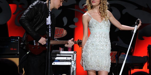 John Mayer and Taylor Swift performing onstage