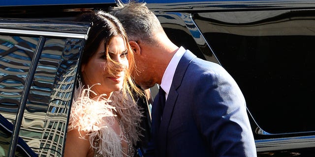 A ohoto of Sandra Bullock and Bryan Randall